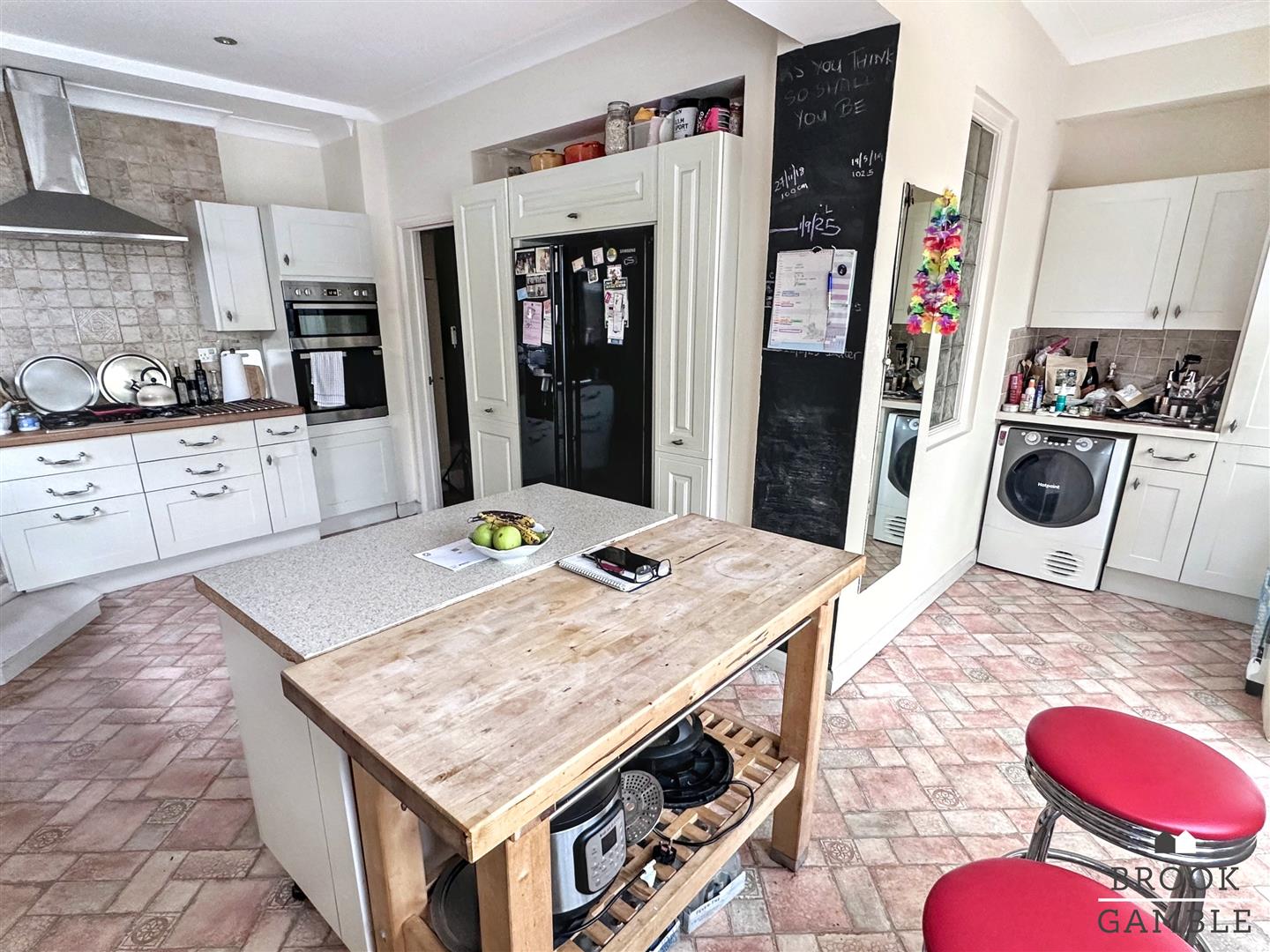 5 Bedroom House - Semi-Detached. Cliff Road in Eastbourne, East Sussex 5